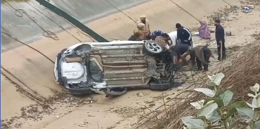 30-year-old man dies after car falls in canal